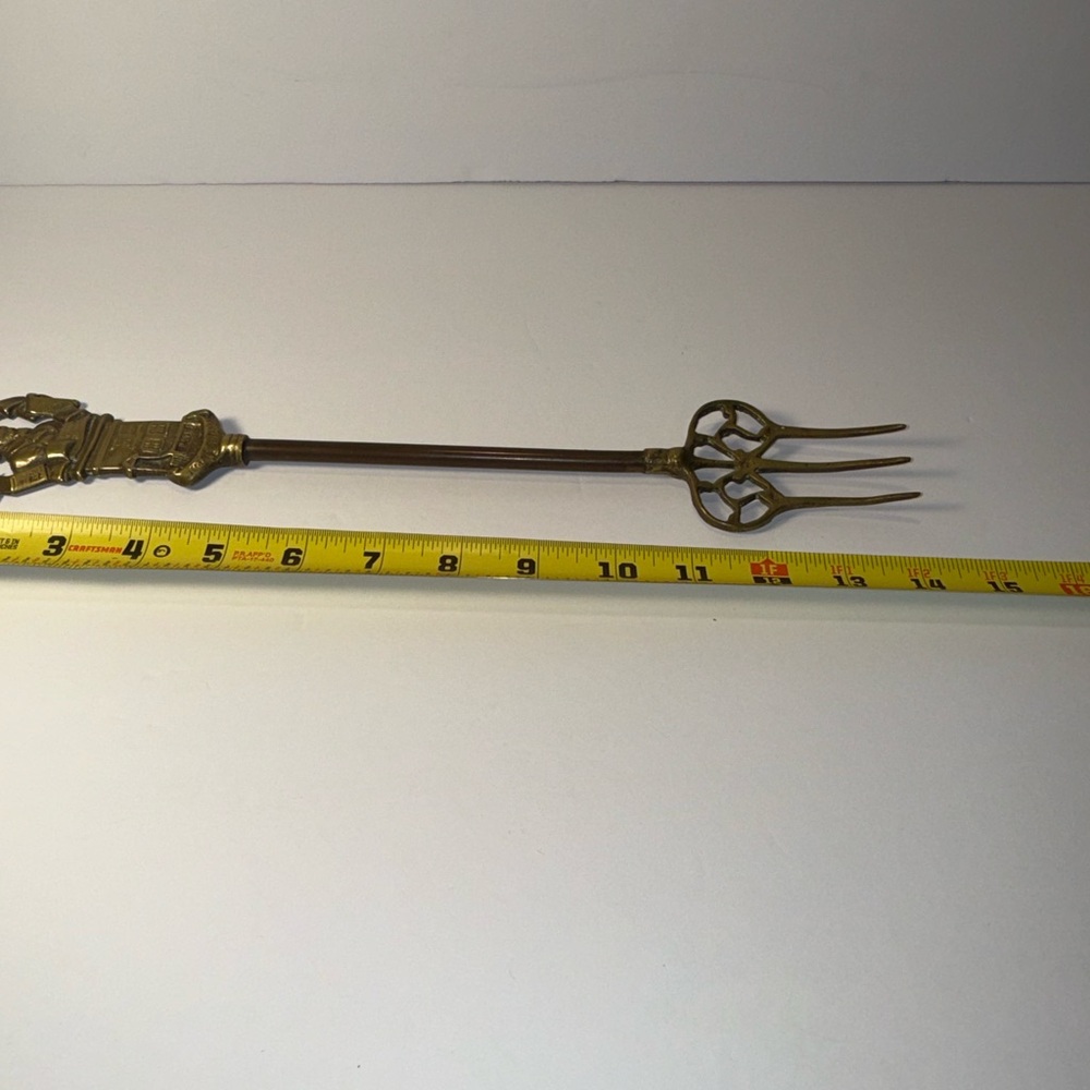 Vintage English Solid Brass Toasting Fork with Man and Building - Picture 12 of 12